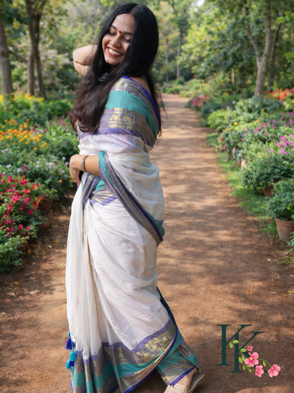 Ivory Mul Cotton Saree with Blue-Green Border 💙💚